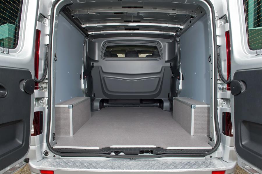 Багажник Opel Vivaro Sport Combi BiTurbo LWB 2016 года  (фото 3 из 10)